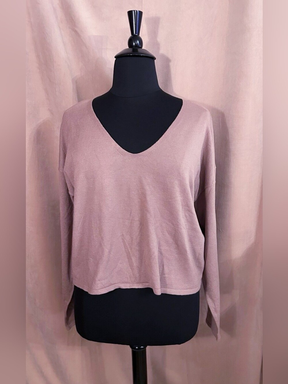 PINK LILY V-NECK KNIT TOP